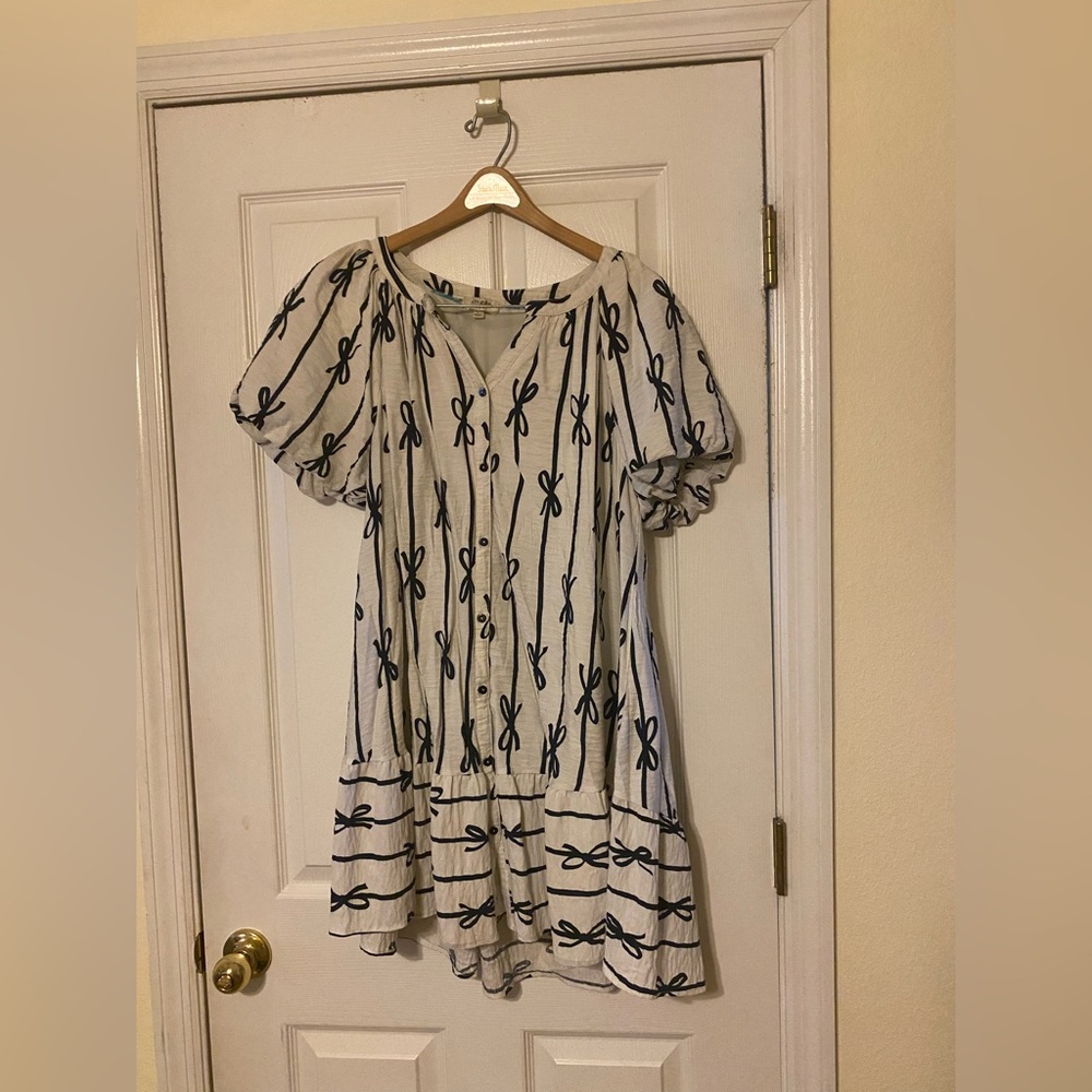 Stylish Black and White Women's Dress with Bow Print